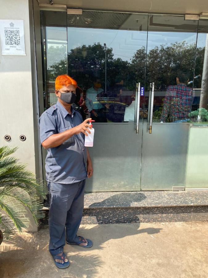 Hotel Hometown Near Us Embassy Bkc Bombaim Exterior foto